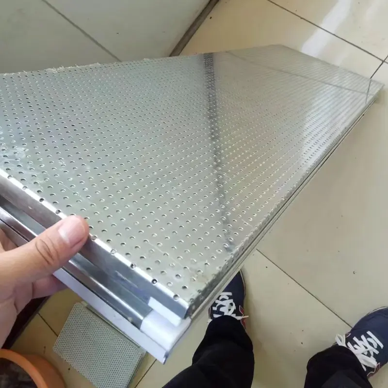 Handgefertigte schallabsorbierende Reinraumpaneele
